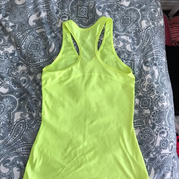 Under Armour HeatGear tank top - Picture 3 of 3